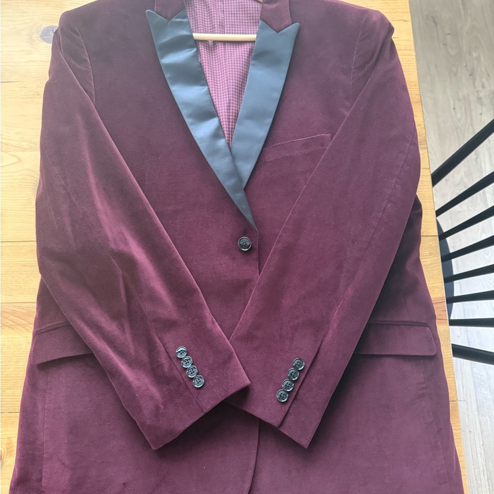 Classic Burgundy Blazer with Black Lapel